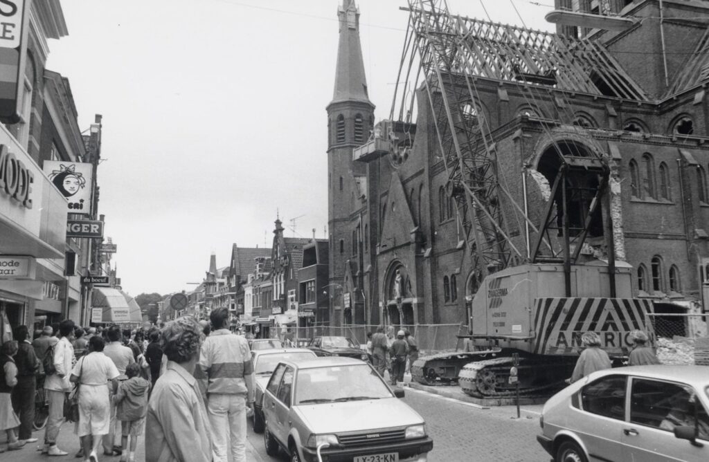 Foto van de sloop van de Dominicuskerk.