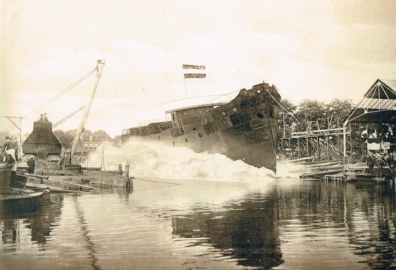 Scheepswerf Witsen tewaterlating vrachtschip