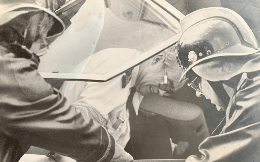 Foto van de heer Kars Kriegsman in acte bij verkeersongeval in 70-er jaren.