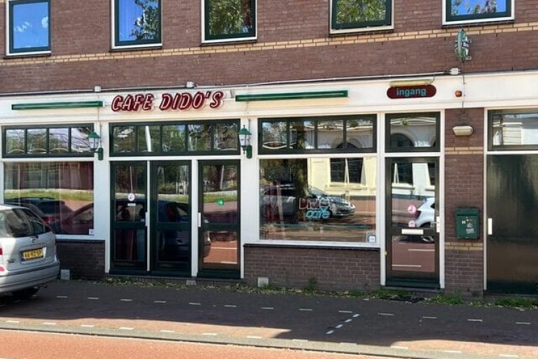 Vooraanzicht pand Club Seven.