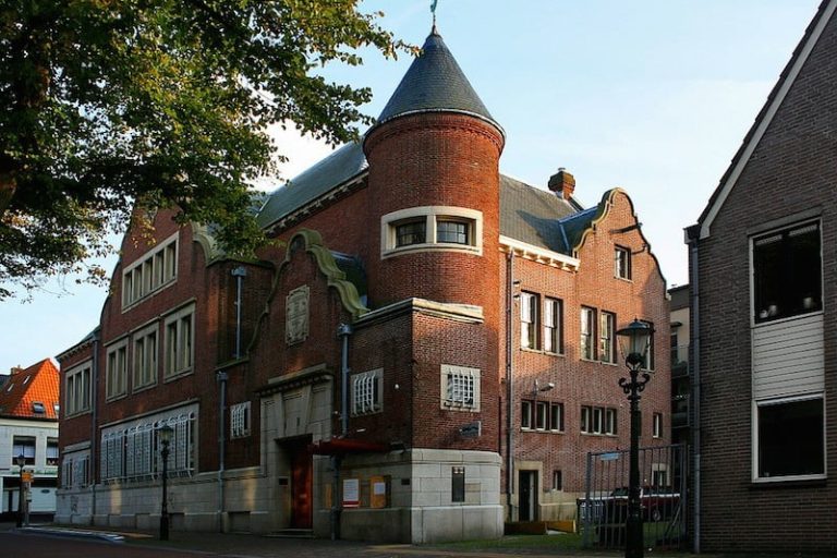 2014-07-30-Chique-achter-de-tralies-in-Alkmaar