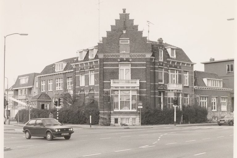 Foto van vooraanzicht pand De Raad, Kanaalkade, Alkmaar.