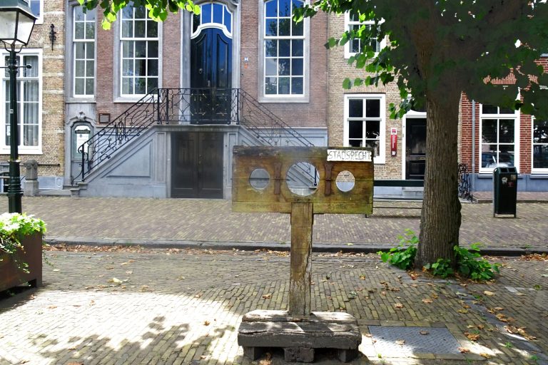 Geertruidenberg_220824_1701 schandblok