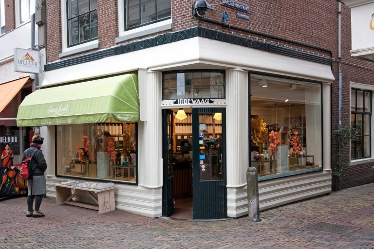 Foto van winkelpand aan de Houttil 44, Alkmaar.