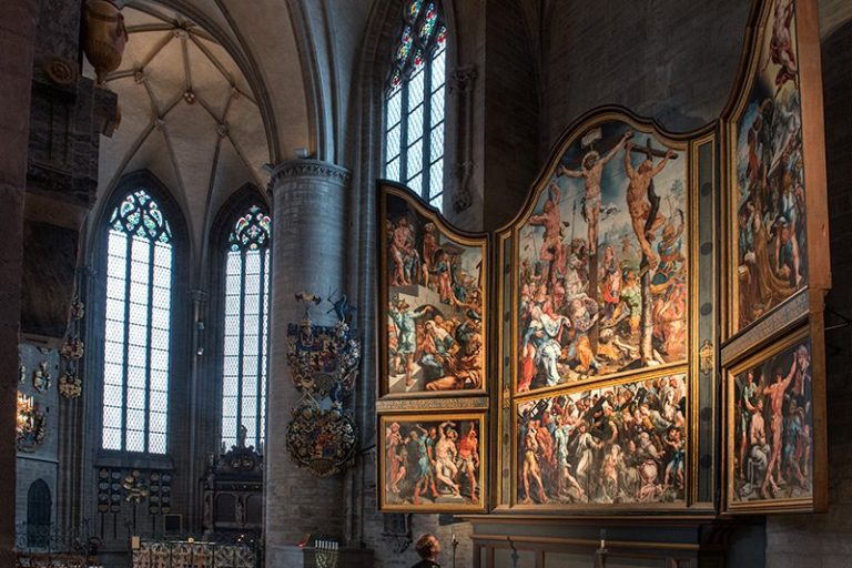 Kathedraal-Linkoping-met-Laurentius-altaarstuk.-Foto-Margareta-Svensson-Stedelijk-Museum-Alkmaar