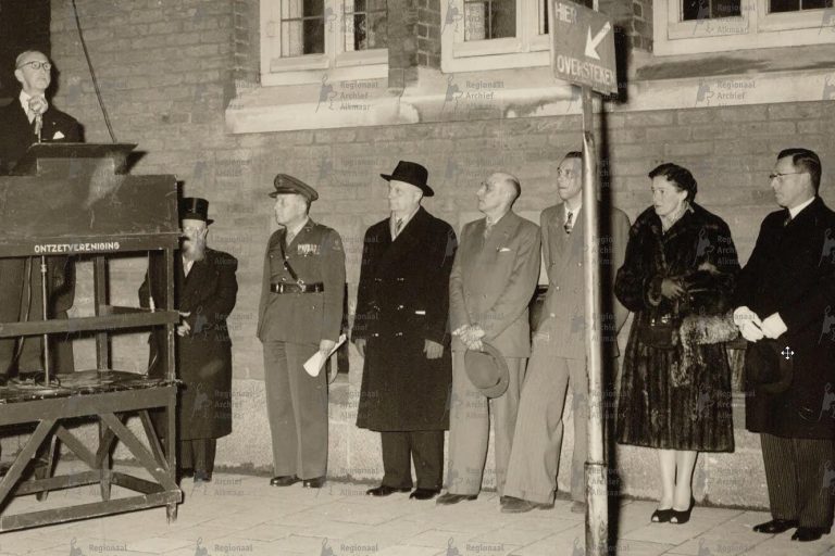 Onthulling-gedenksteen-Cabeliau-7-oktober-1955-door-voorzitter-Ringers-van-Oud-Alkmaar