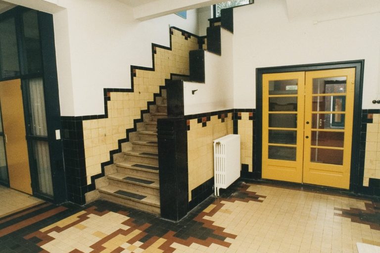 Oud Amsyterdamse School-interieur.