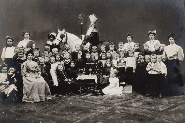 Sinterklaas-frobelschool-Doelenstraat-Alkmaar-1908