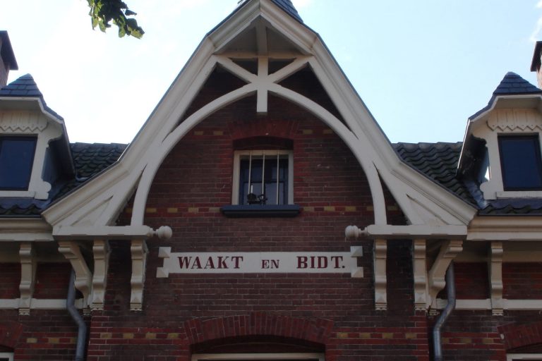 Waakt-en-Bidt-Laat-221