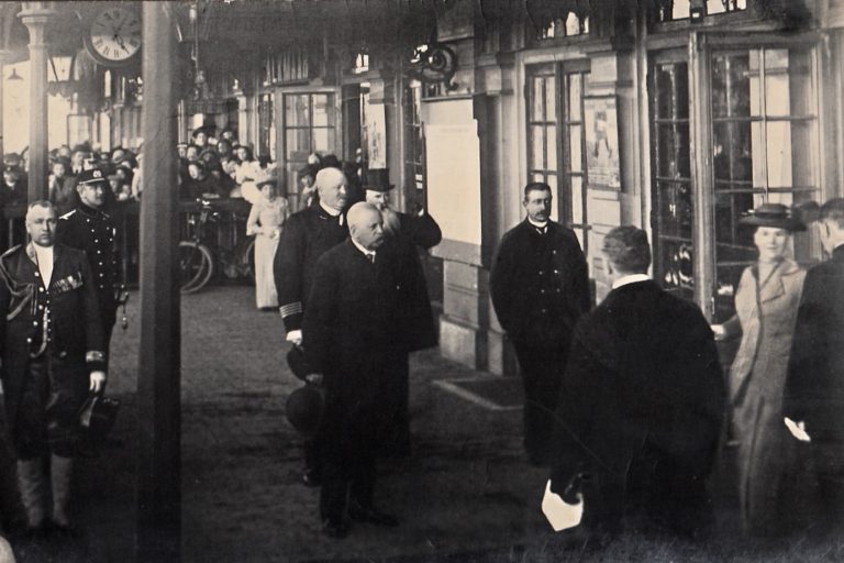 Wilhelmina-Station-Alkmaar-18-mei-1914-perron-1