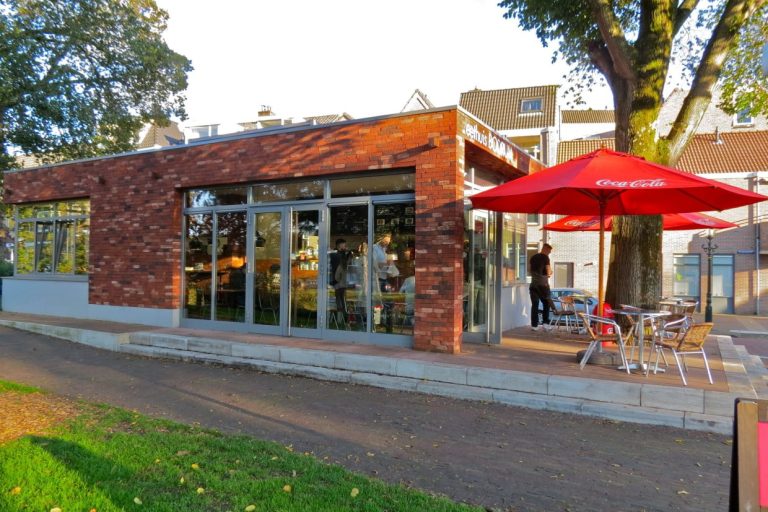 Zakelijk-pand-nieuw-Zevebnhuizen-hoek-Molenbuurt