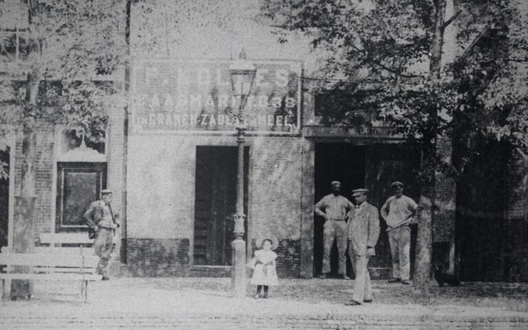 Foto van pakhuis aan Luttik Oudorp, Alkmaar ca 1889. Bezit van Rob Kolles.