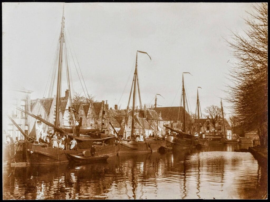 Foto van turfschepen in Alkmaar.